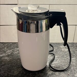 White Frost Electric Coffee Percolator.   6 cup In like new condition